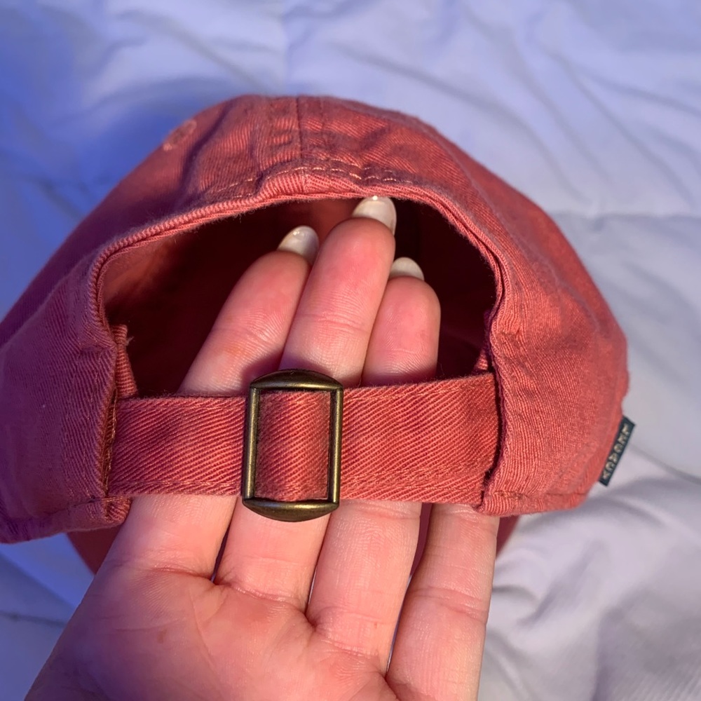 Red/pink hat - Picture 2 of 3